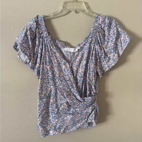 ASTR NWT Flutter Sleeve Faux Wrap Pink Blue Ditsy Floral Blouse size Medium - Picture 1 of 6